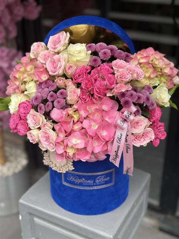 Dark Blue Kadife Kutuda Pembe Ortanca ve Güller