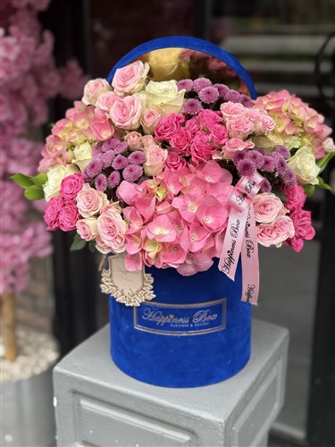 Dark Blue Kadife Kutuda Pembe Ortanca ve Güller