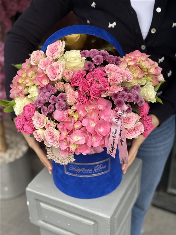 Dark Blue Kadife Kutuda Pembe Ortanca ve Güller