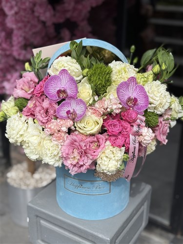 Fiorella Mavi Kutuda Beyaz Pembe Mevsim Çiçekleri