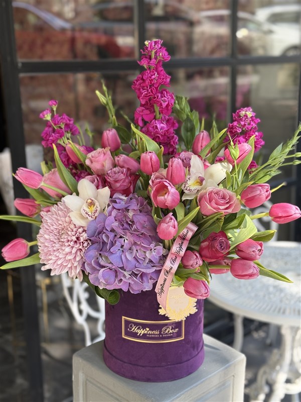 Purple Kutuda Ortanca ve Laleler