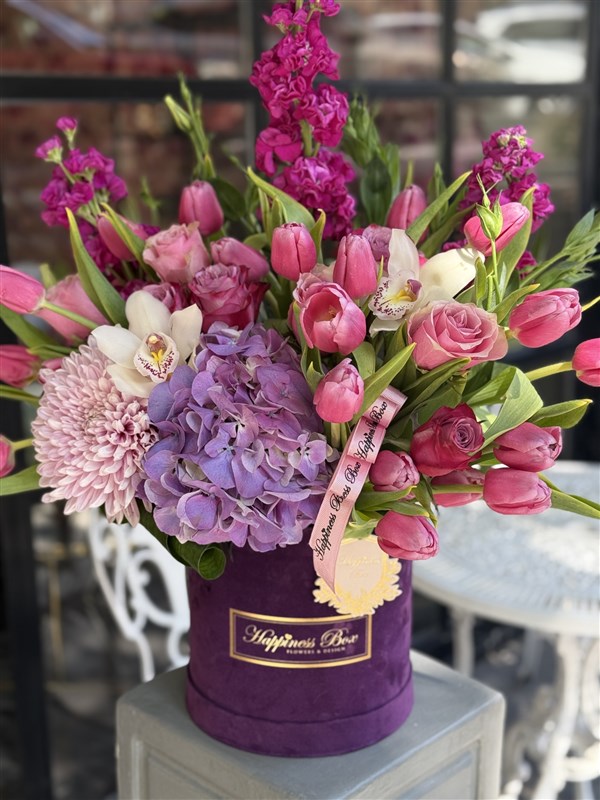 Purple Kutuda Ortanca ve Laleler