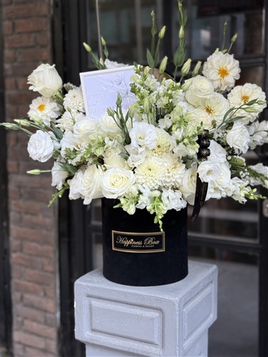 Black Velvet Deluxe Kutuda Beyaz Düşler Aranjmanı