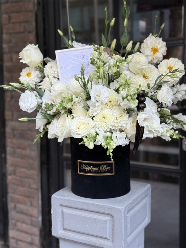 Black Velvet Deluxe Kutuda Beyaz Düşler Aranjmanı