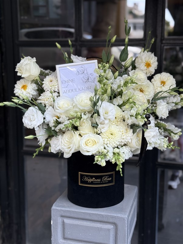 Black Velvet Deluxe Kutuda Beyaz Düşler Aranjmanı