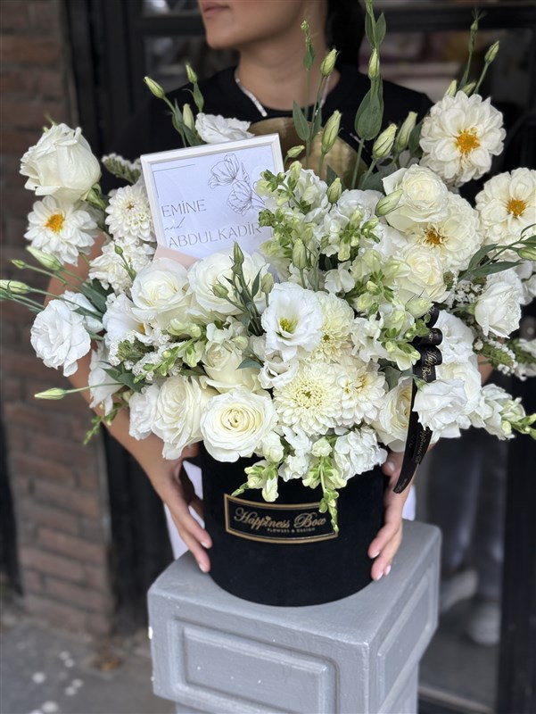 Black Velvet Deluxe Kutuda Beyaz Düşler Aranjmanı