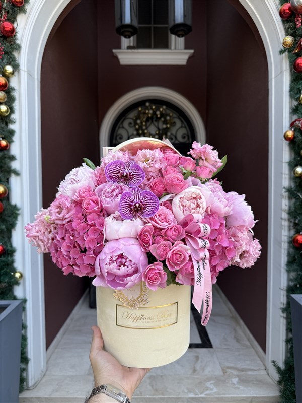 Isabella Krem Kadife Kutuda Pembe Şakayıklar ve Ortanca