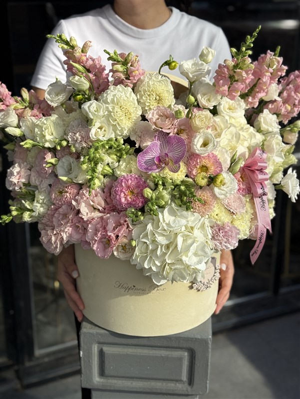 Emilia Pembe Beyaz Fresh Çiçekler