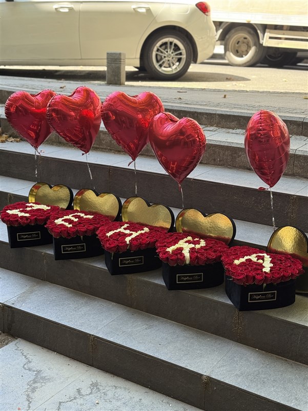 Kalpli Kutuda Kırmızı Güller ile  5 Harf