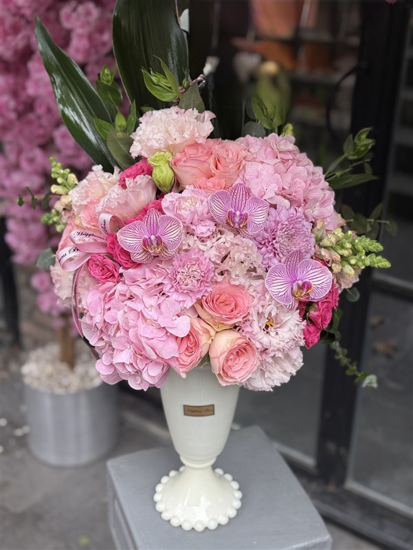 Amelia Krem Vazoda Pembe Çiçekler