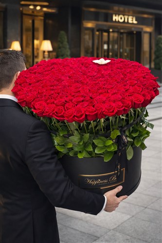 Grand Deluxe Dev Kutuda 200 Kırmızı Gül