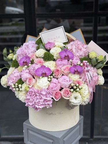 Pink and Peonies Box Flowers