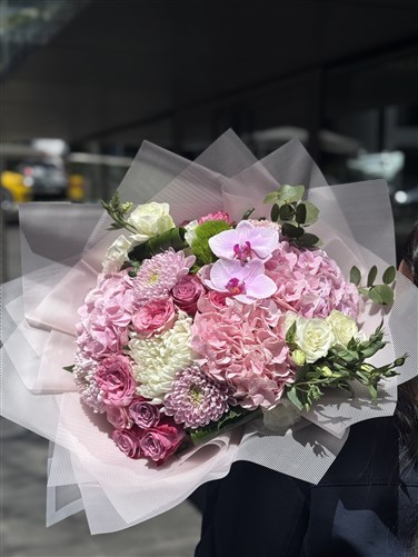 Bloom Aura Lüks Çiçek Buketi