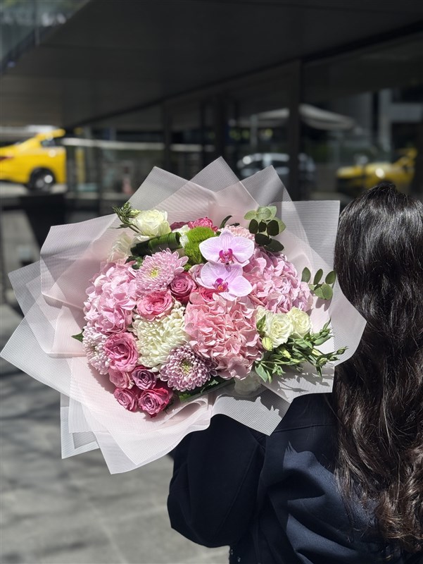 Bloom Aura Lüks Çiçek Buketi