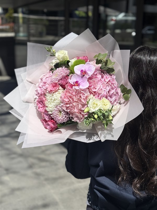 Bloom Aura Lüks Çiçek Buketi