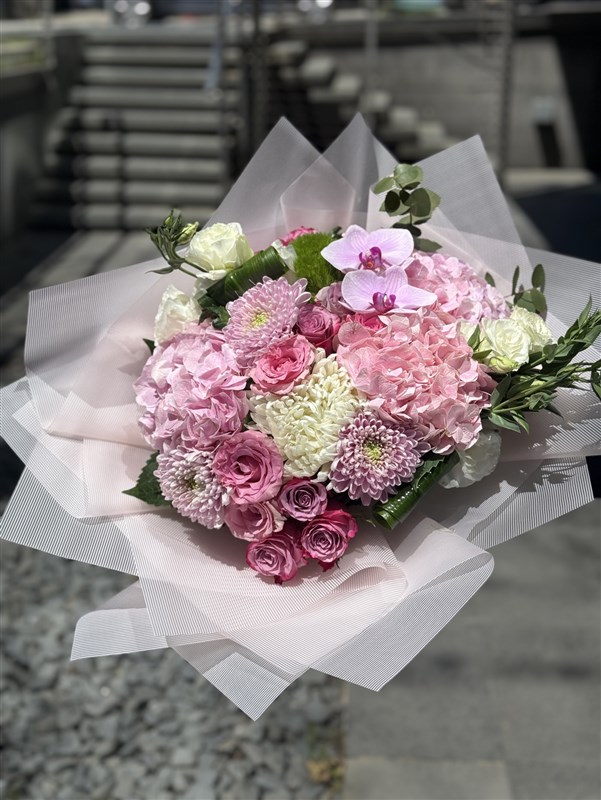 Bloom Aura Lüks Çiçek Buketi