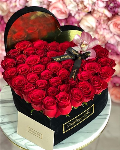 Büyük Kalpli Kutuda Kırmızı Lüks İthal Güller