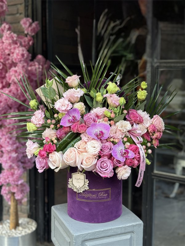 Ermou Mor Kadife Kutuda Pembe Çiçekler