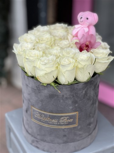 Füme Kadife Kutuda Beyaz Güller