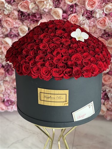 Grand Deluxe Dev Kutuda Kırmızı Güller
