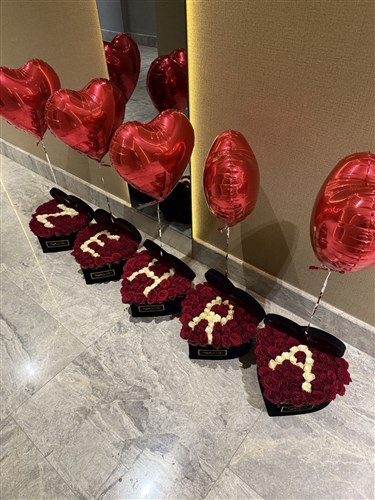 Kalpli Kutuda Kırmızı Güller ile  5 Harf