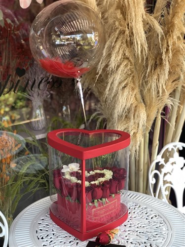 Kırmızı Kalp Asetat Kutuda Kırmızı Beyaz Güller