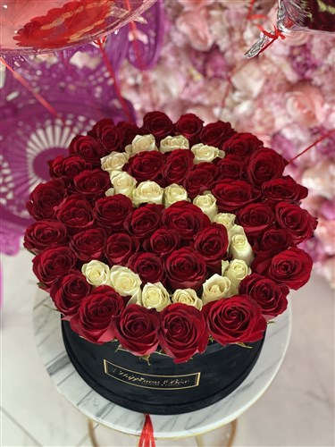 Lüks Kutuda Kırmızı Güller ve Seçtiğiniz Harf