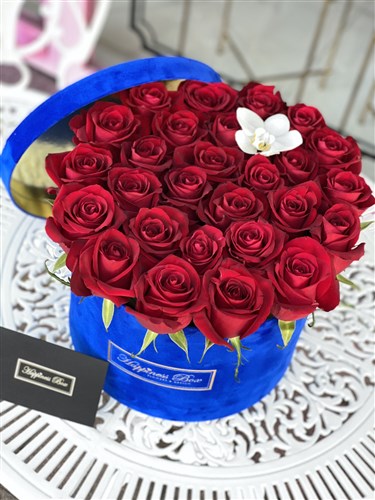 Mavi Kadife Mega Kutuda Kırmızı İthal Güller