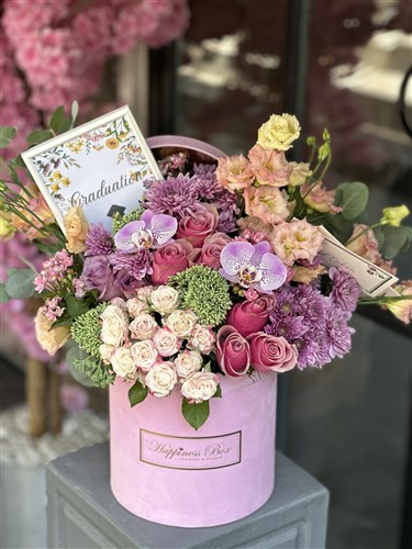 Pembe Kadife Kutuda Mevsim Çiçekleri Özel Mesajlı Aranjman