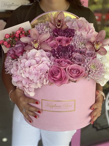 Pembe Mega Kutuda Ortanca ve Güller ile Aranjman