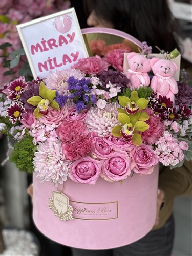 Pembe Mega Kutuda Özel İsim Çerçeveli Lüks Aranjman