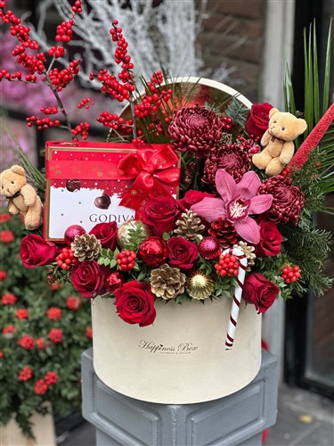 Santa Deluxe Yılbaşı Aranjmanı ve Godiva Çikolata