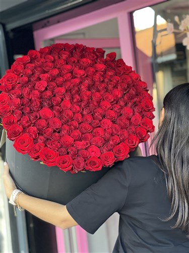 Deluxe Dev Kutuda Kırmızı Güller