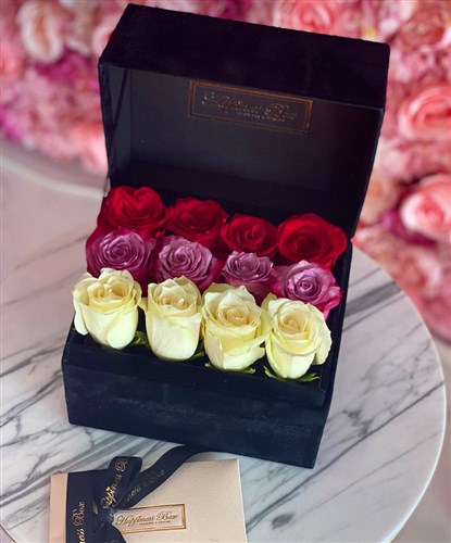 Siyah Dikdörtgen Kadife Kutuda Rengarenk Güller