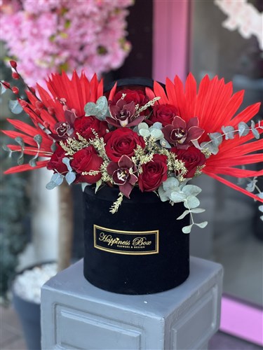 Siyah Kadife Kutuda Lüks Kırmızı Güller