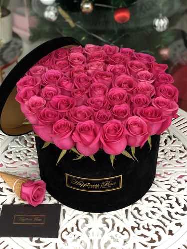 Siyah Mega Kutuda Pembe Güller