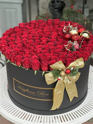 Yeni Yıl Süslemeli Dev Kutuda Kırmızı Güller
