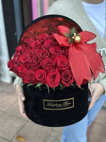 Yeni Yıl Süslemeli Kırmızı Güller