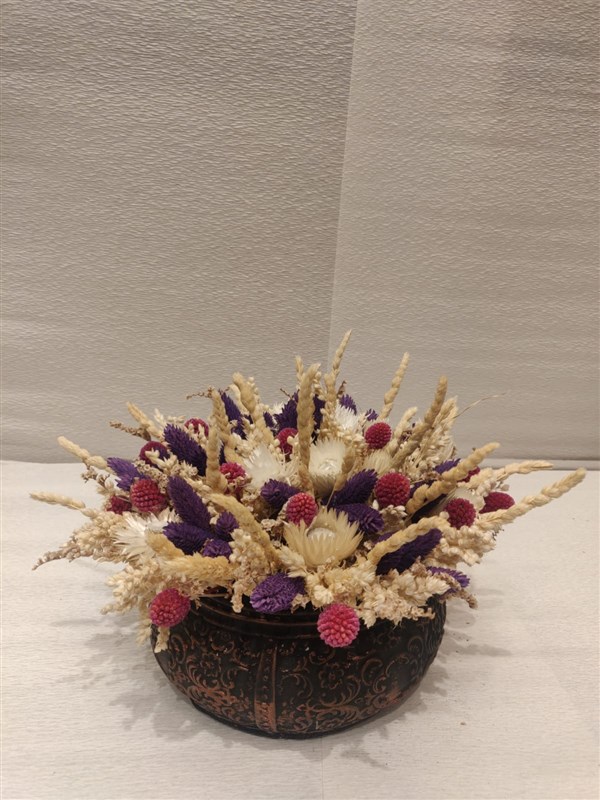 dekoratif küp saksıda kuru çiçek