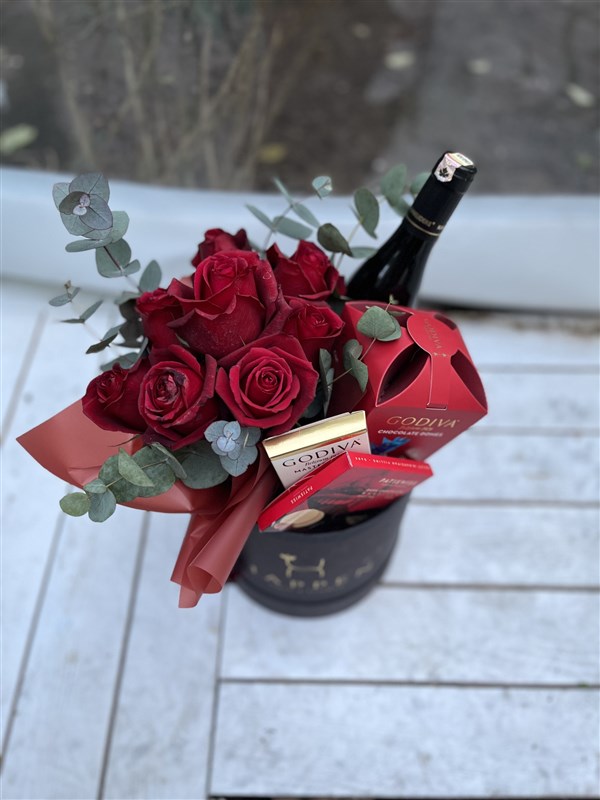 Siyah Box'ta Şarap ve Çikolatalı Sevgililer Günü Hediyesi