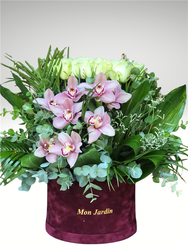 KUTUDA BEYAZ GÜLLER