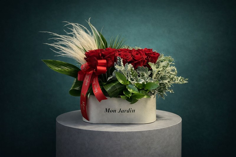 BEYAZ KUTU KIRMIZI GÜL ARANJMANI