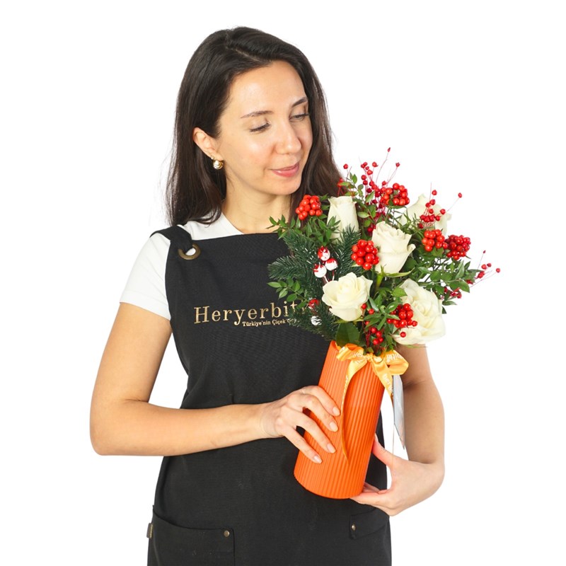 New Year’s White Bouquet (Vazolu Beyaz Güller ve Kokina Aranjmanı)