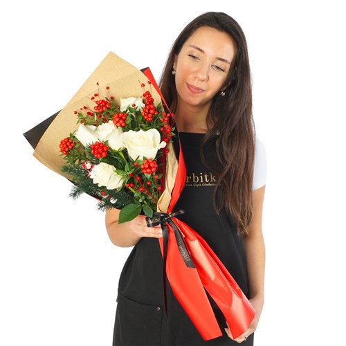 Christmas White Roses (Beyaz Güller ve Kokina Buketi)