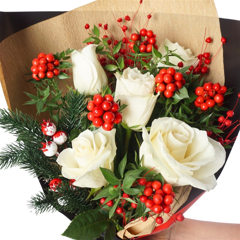 Christmas White Roses (Beyaz Güller ve Kokina Buketi)