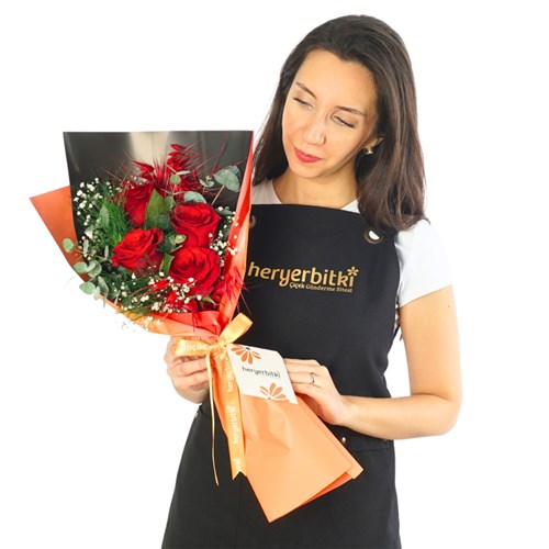 Classic Romance (Kırmızı Güller ve Cipso Buketi)