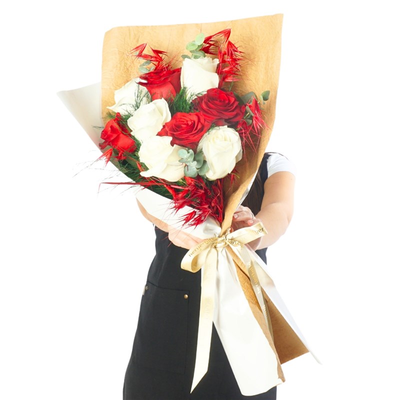 Romantic Duo (Kırmızı ve Beyaz Güller Buketi)