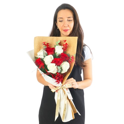 Romantic Duo (Kırmızı ve Beyaz Güller Buketi)