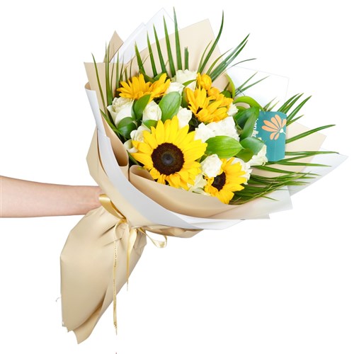 Ayçiçeği ve Beyaz Güller Buketi (Sunny Paradise Bloom)