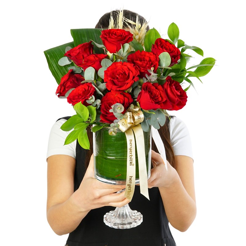 Royal (Arrangement of Red Roses in a Glass Vase)